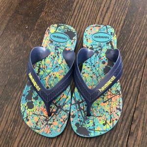 Havaianna’s splatter flip flops